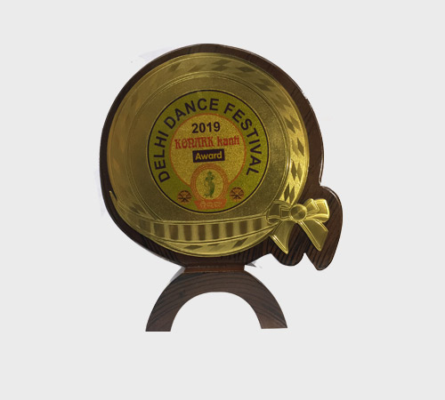 Dark Wood Round Plaque with Gold Medallion - SKU WA-001 - Wood